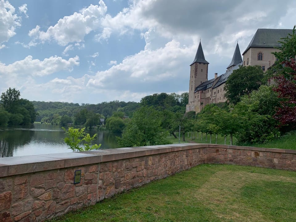 Nearby landmark, Neighbourhood