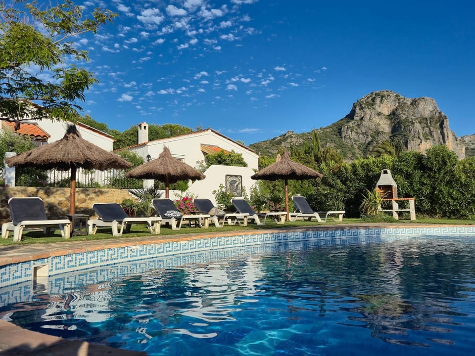 Hacienda el Mirador - Charming casa with lake and mountain view Country House in Sierra de Cádiz