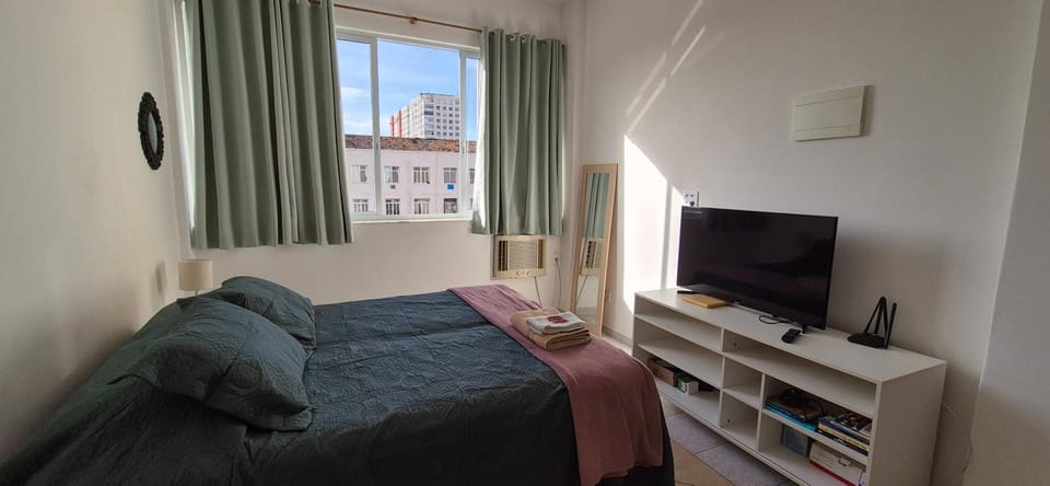 Bed, Photo of the whole room, Bedroom, air conditioner