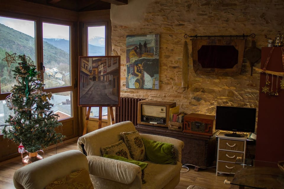 Communal lounge/ TV room