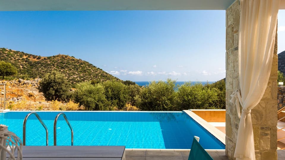 Mountain view, Pool view, Swimming pool