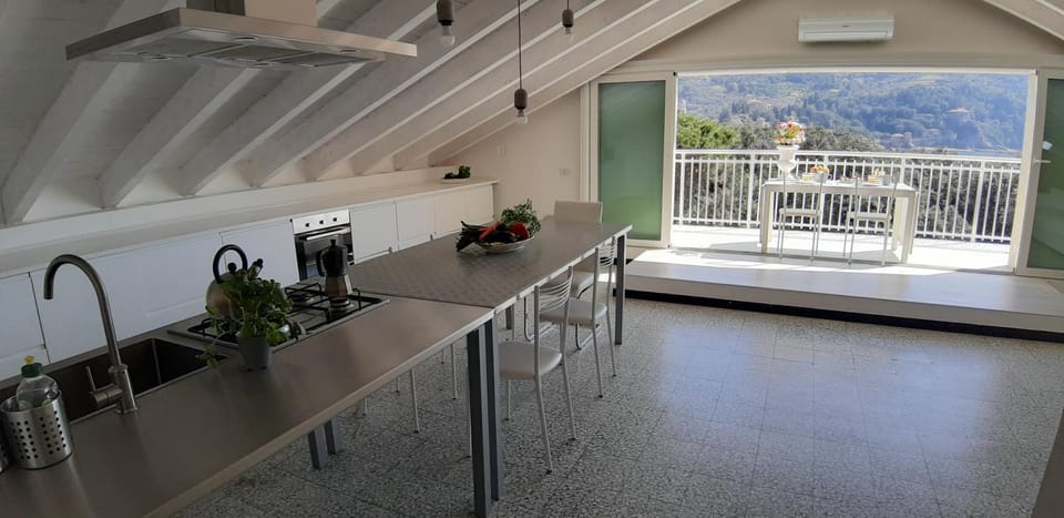 Penthouse by the Sea Apartment in Levanto