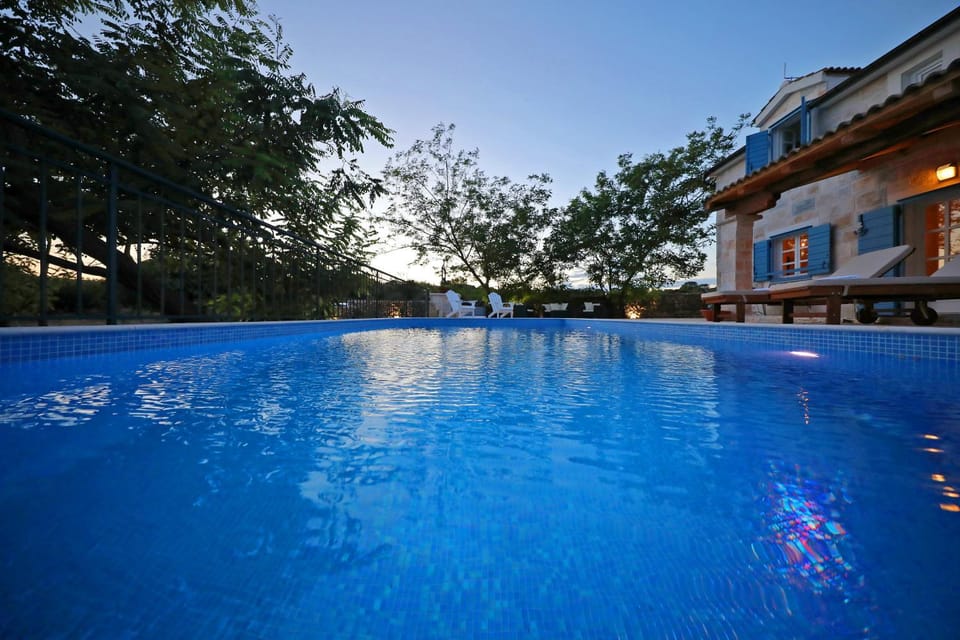 Swimming pool, Swimming pool