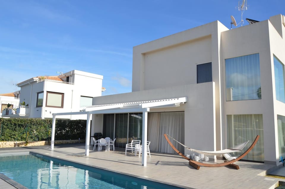 Patio, Facade/entrance, BBQ facilities, Balcony/Terrace, Garden view, Pool view, Swimming pool
