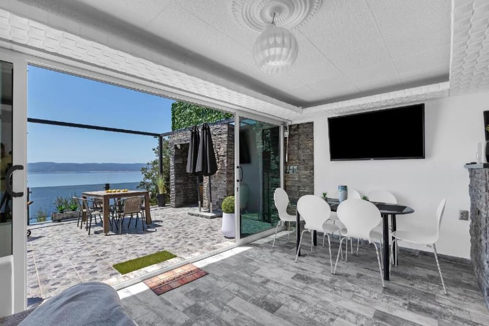 Patio, Dining area, Sea view