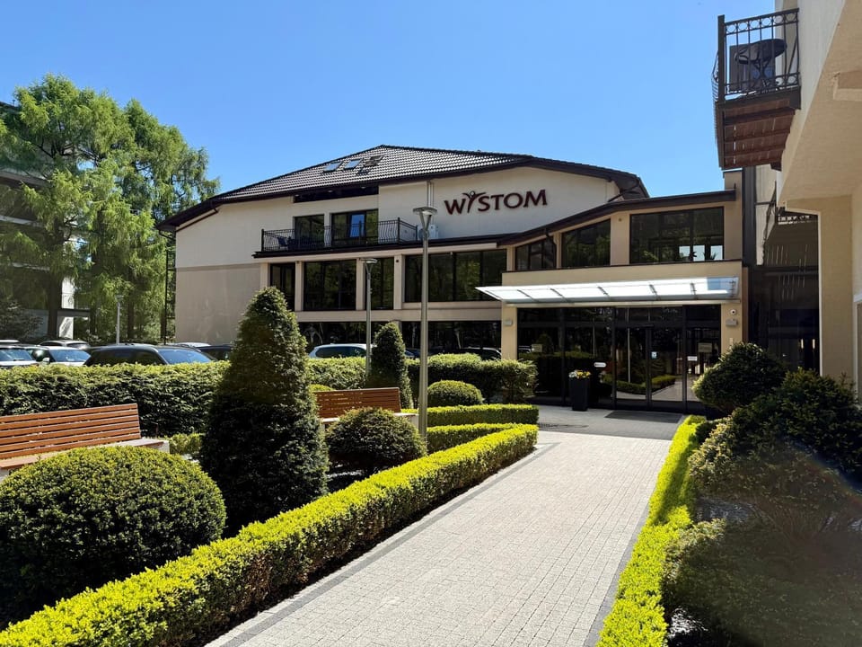 Property building, Spring, Day, Garden