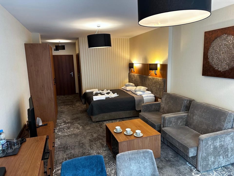 Bed, TV and multimedia, Photo of the whole room, Seating area