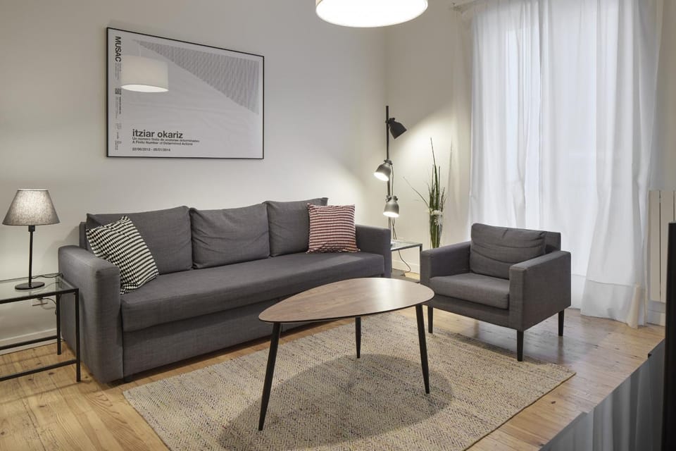 Living room, Seating area, hair dresser, internet