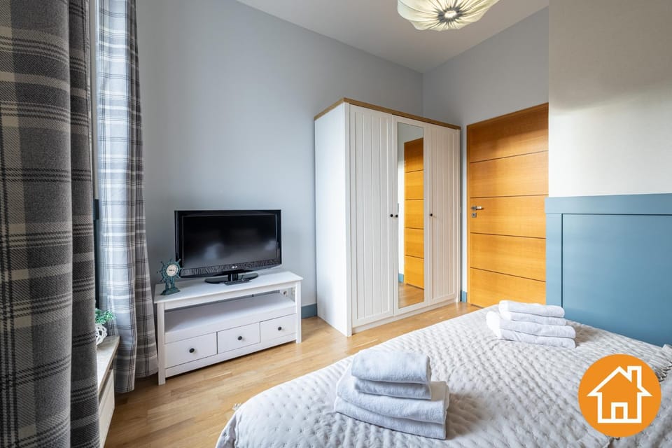 TV and multimedia, Photo of the whole room, Bedroom, wardrobe