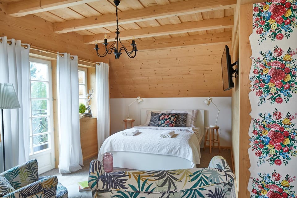 Bed, Photo of the whole room, Mountain view, Family
