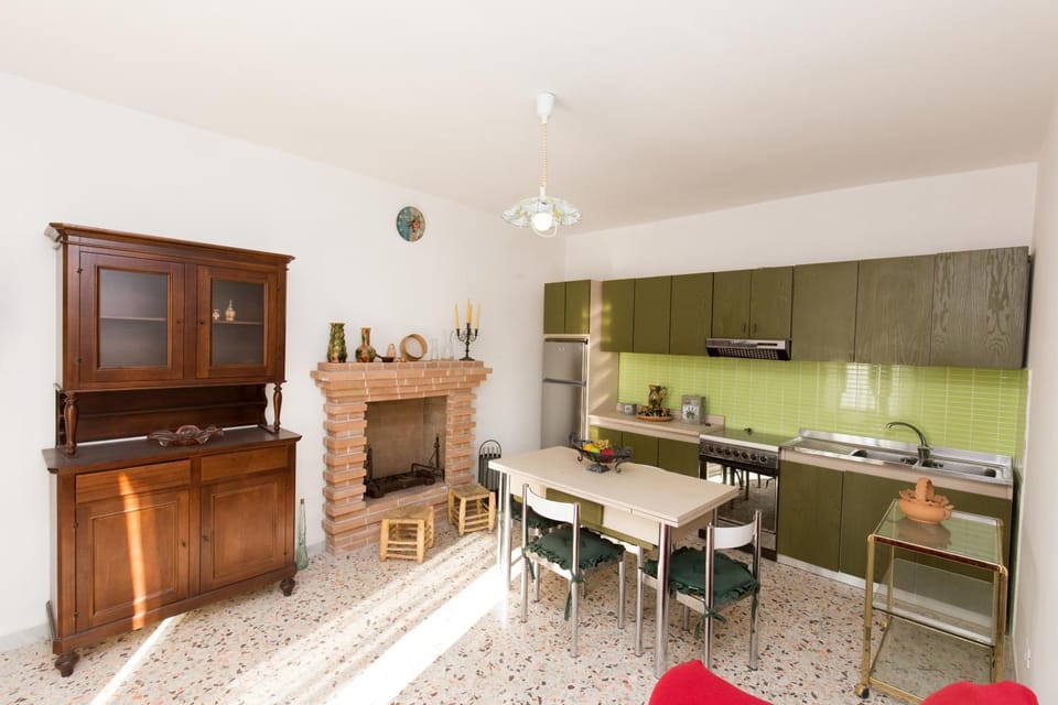 Communal lounge/ TV room, Balcony/Terrace, Communal kitchen, Pool view