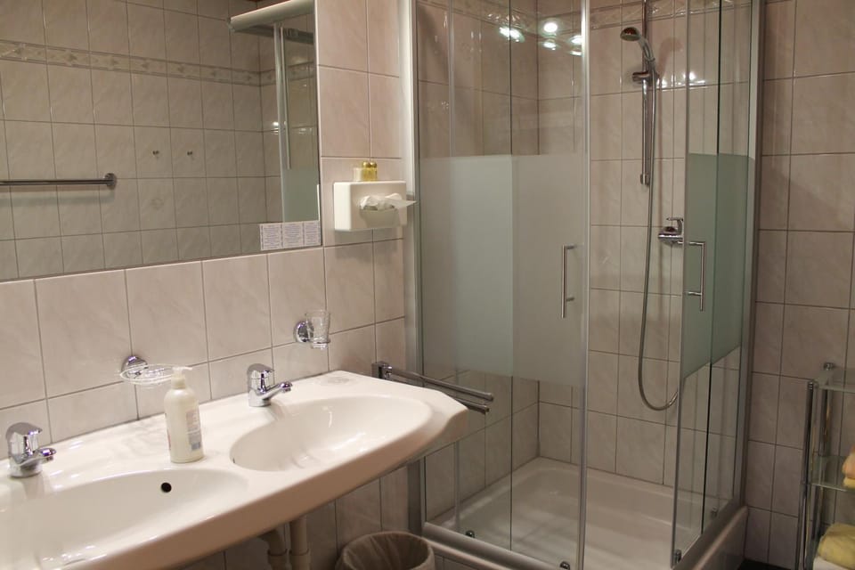 Bathroom, Decorative detail