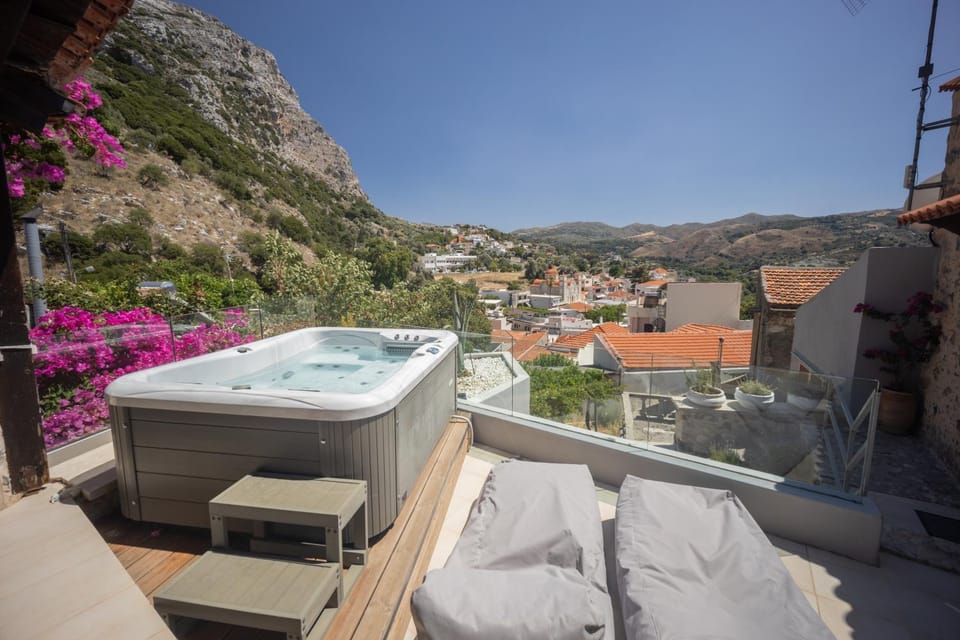 Day, Mountain view, Quiet street view, sunbed