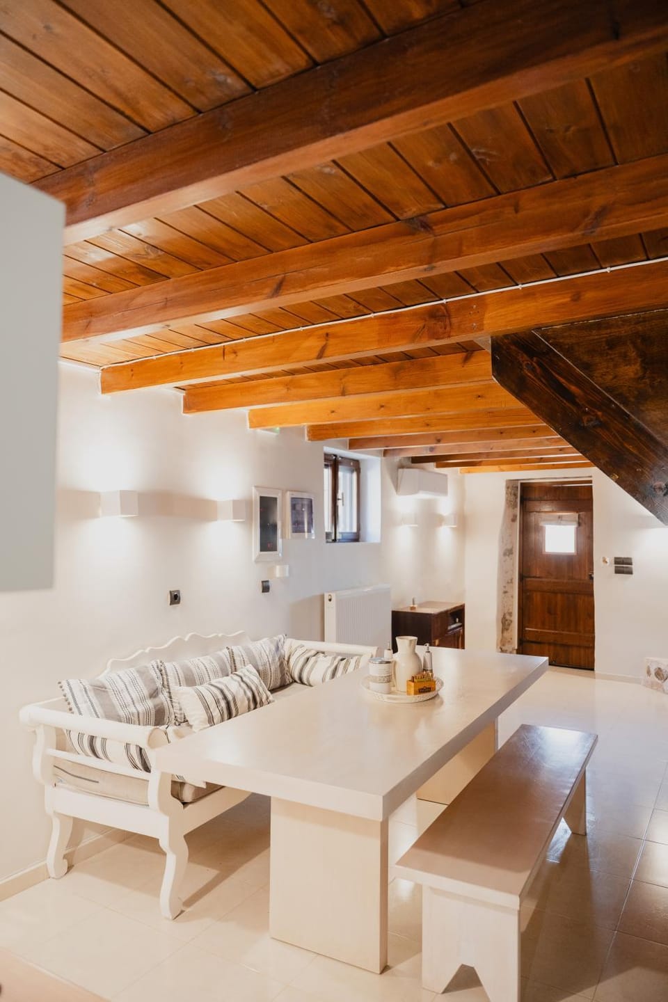 Living room, Photo of the whole room, Seating area, Dining area