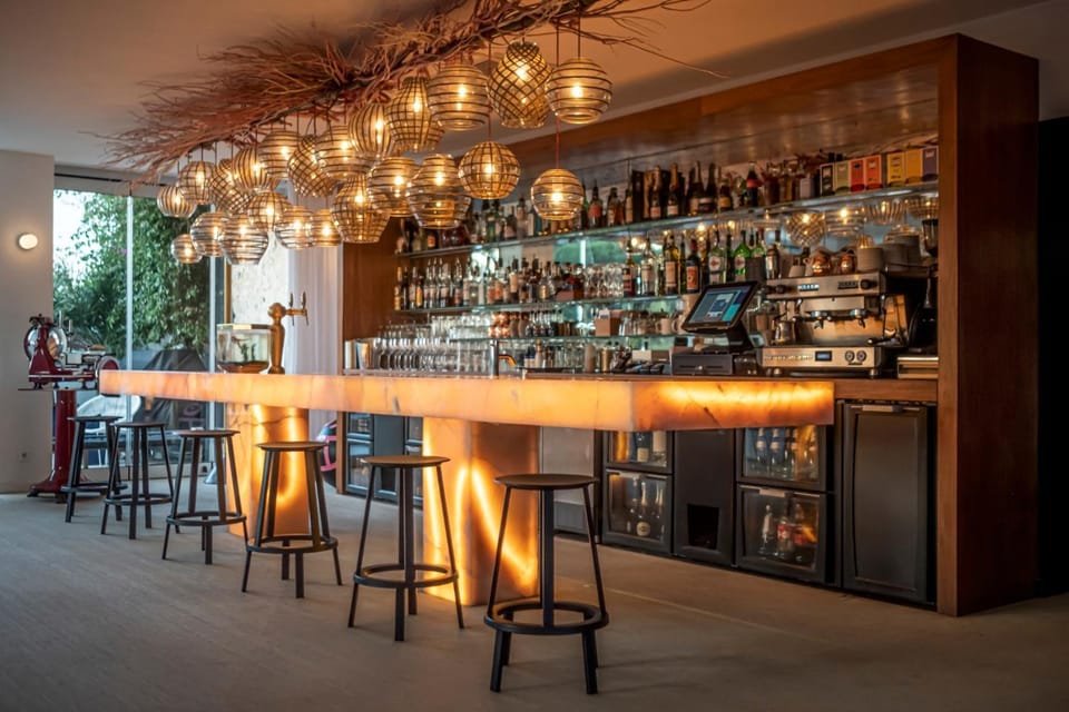 Lounge or bar