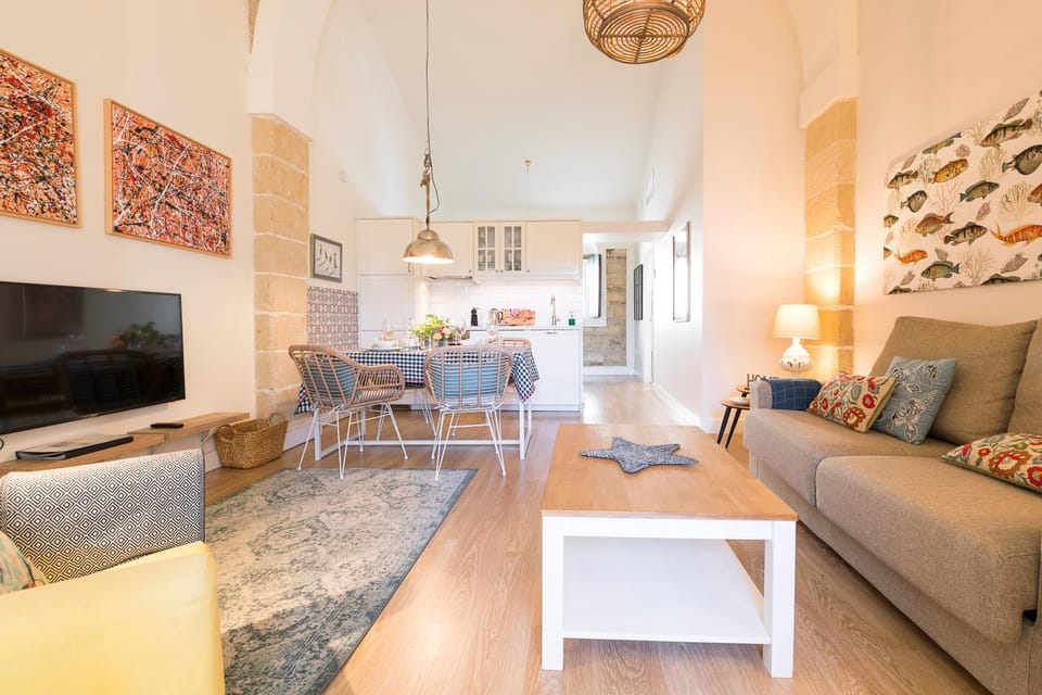 Living room, Dining area