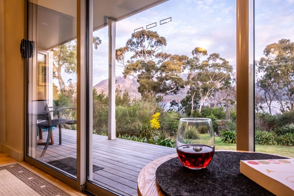 Natural landscape, Garden, View (from property/room), Balcony/Terrace, Seating area, Garden view, Landmark view, Mountain view, Sea view, Inner courtyard view