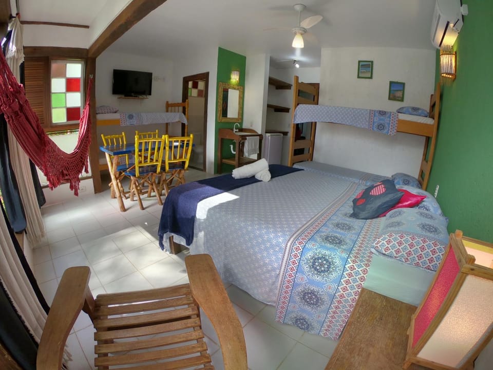 Photo of the whole room, Garden view