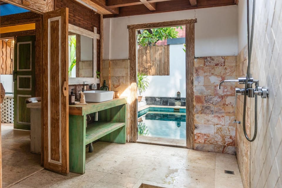 Shower, Bathroom, Pool view, Swimming pool, towels
