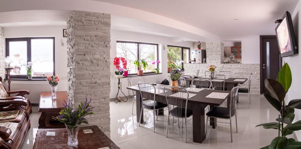 Communal lounge/ TV room, Day, Lounge or bar, Banquet/Function facilities, On site, Area and facilities