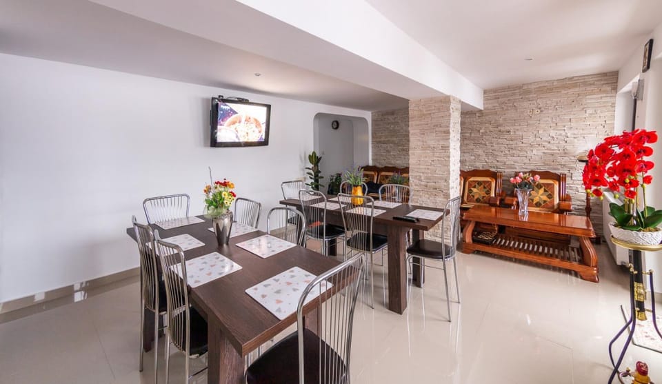Restaurant/places to eat, Communal lounge/ TV room, Day, Banquet/Function facilities, Communal kitchen, On site