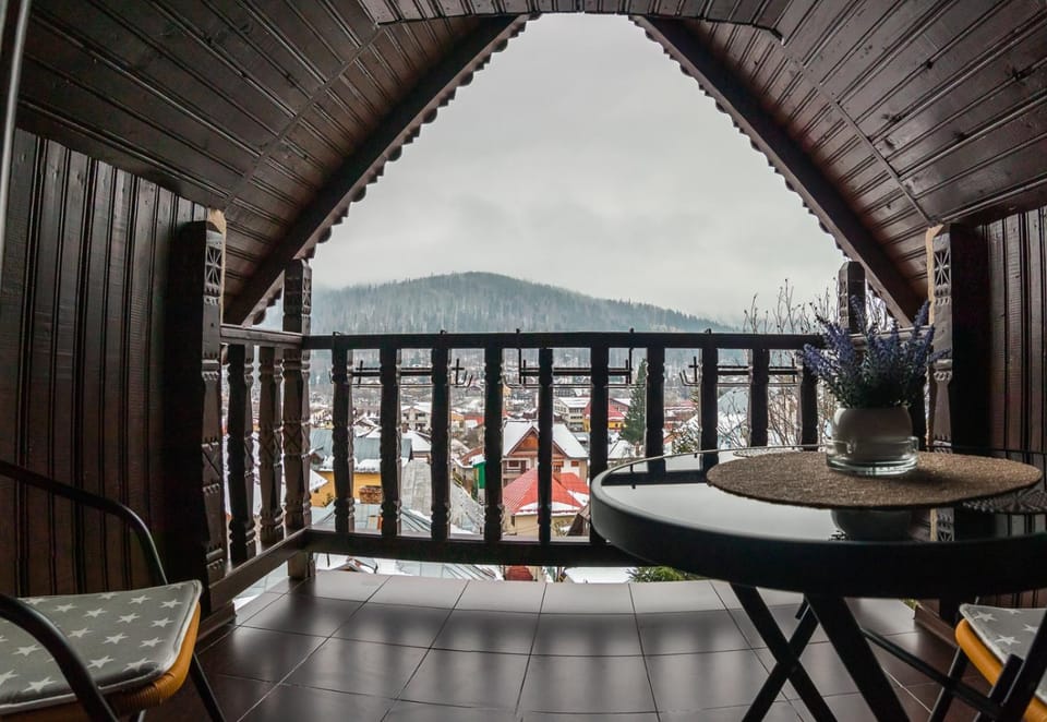 Day, Winter, Balcony/Terrace, On site, City view, Mountain view