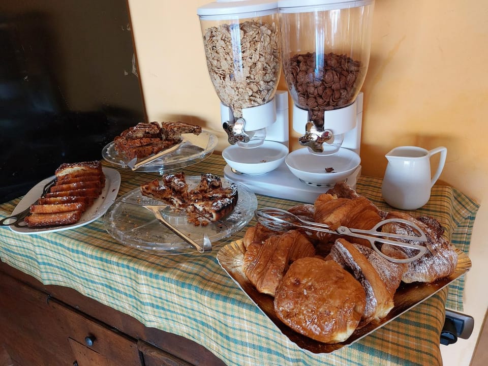 Food and drinks, Food, Breakfast, Continental breakfast, Buffet breakfast
