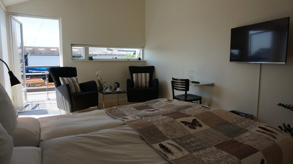 Day, Photo of the whole room