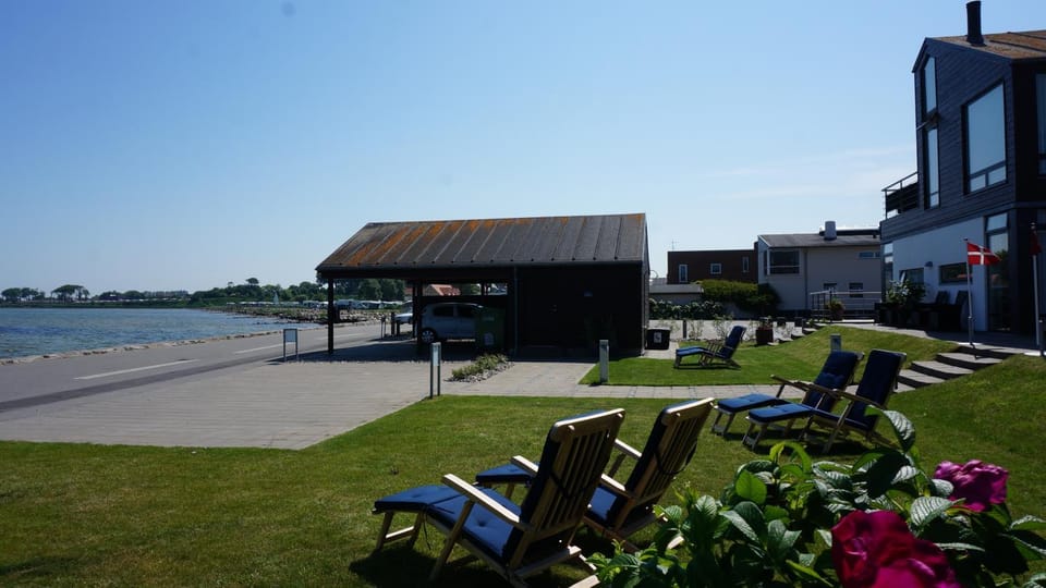 Property building, Day, Garden