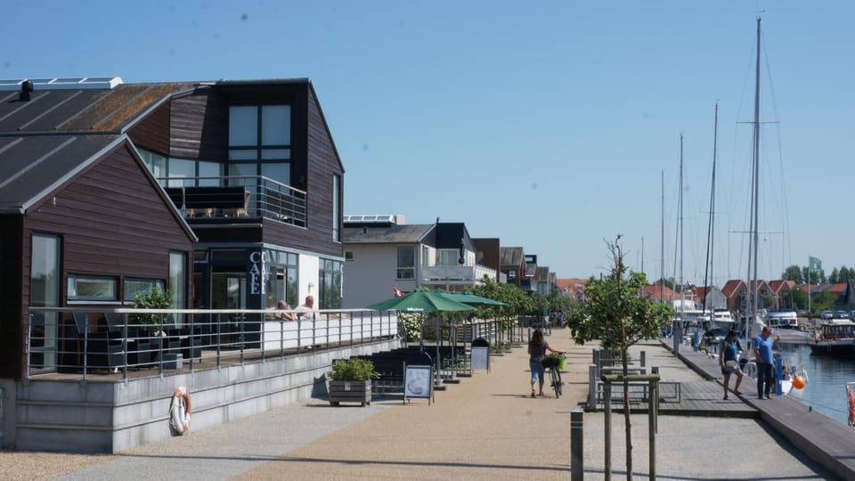 Property building, Day