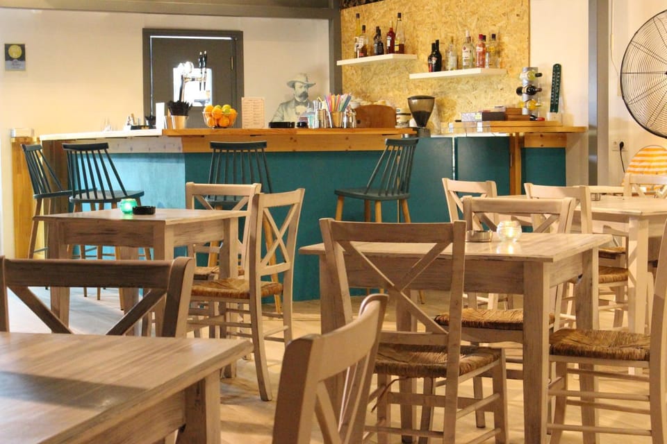 Restaurant/places to eat, Lounge or bar, Swimming pool
