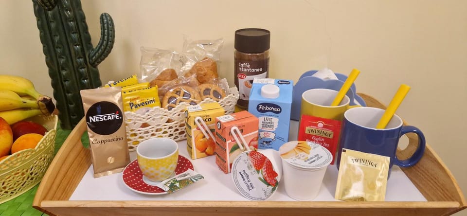 Coffee/tea facilities, Food and drinks, Breakfast, Drinks
