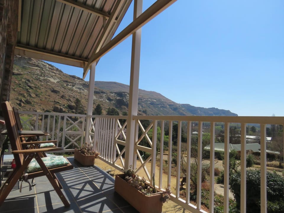 Balcony/Terrace, Mountain view