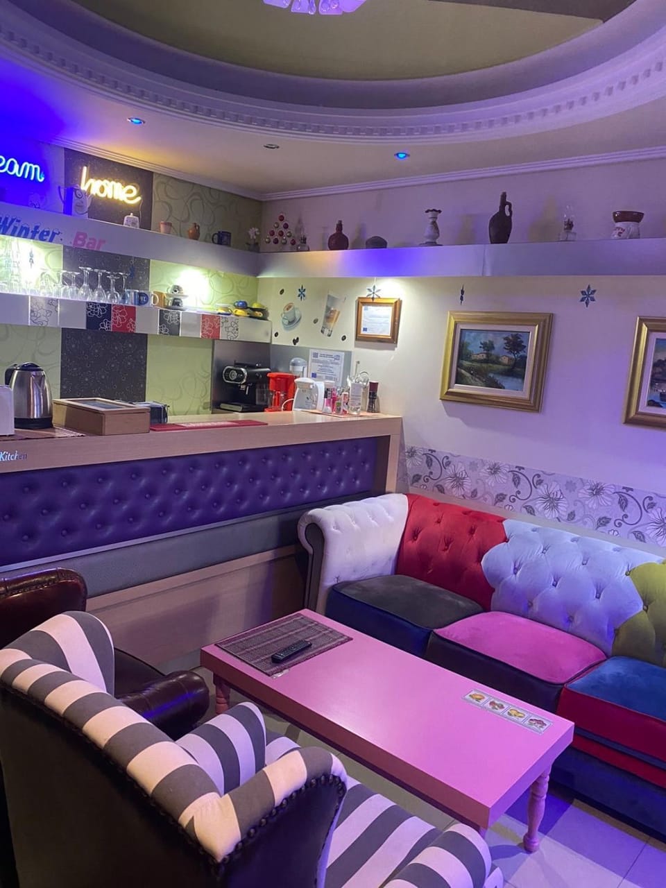 Property building, Kitchen or kitchenette, Seating area, minibar