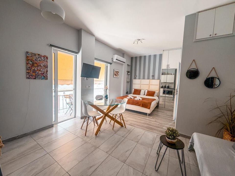 Walk to Markets from a Cozy Studio by Cielo Homes Apartment in Athens