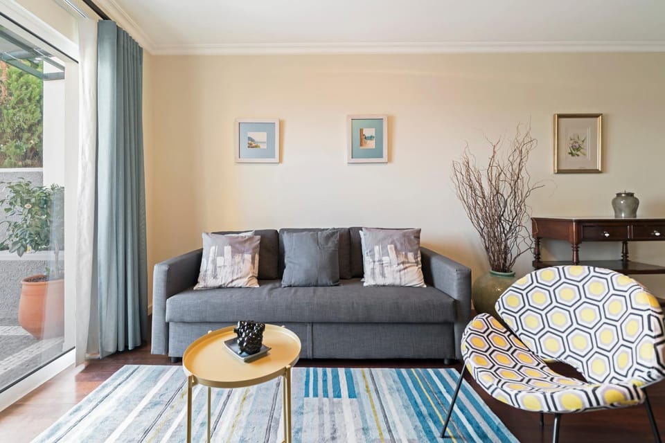 Living room, Decorative detail, Seating area, Area and facilities