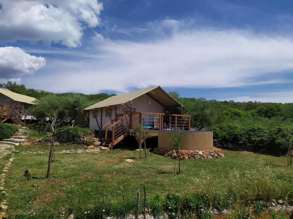 Property building, Neighbourhood, Garden, Balcony/Terrace, Swimming pool, Swimming pool