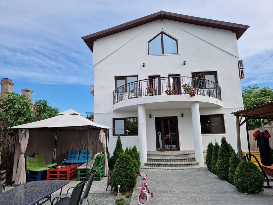 Property building, Garden, Balcony/Terrace, Internal: Not applicable to any particular room