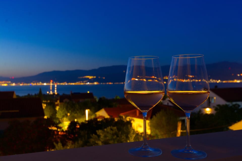 View (from property/room), Balcony/Terrace, City view, Sea view, Street view