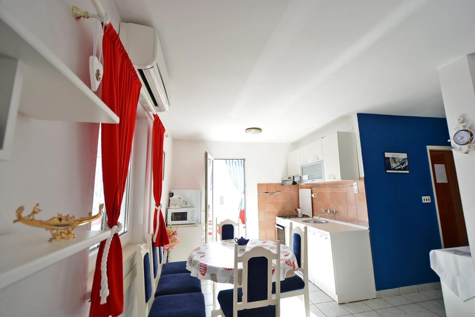 Kitchen or kitchenette, Living room, Seating area, Dining area, minibar