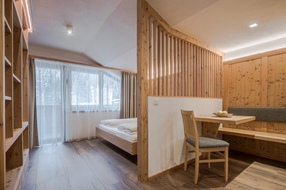 Bed, Photo of the whole room, Dining area, Bedroom, wardrobe