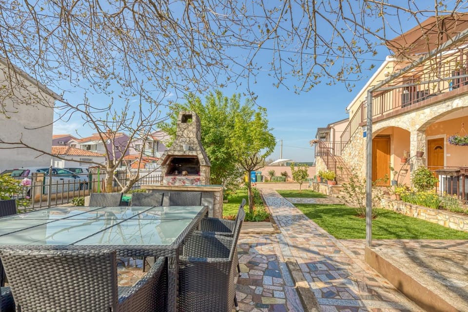 BBQ facilities, Garden, Seating area