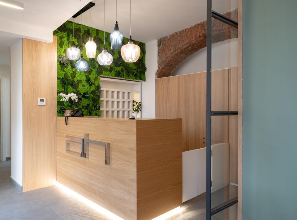 Facade/entrance, Massage, Lobby or reception, Floor plan, babysiter, internet, internet, locker, room service, shuttle, laundry, laundry, elevator, acessibility, air conditioner