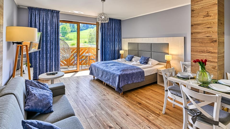 Bed, Photo of the whole room