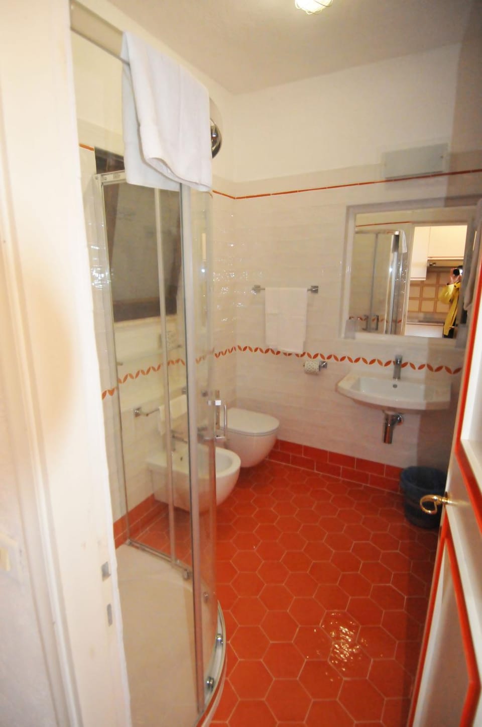 Shower, Toilet, Bathroom, bidet, towels