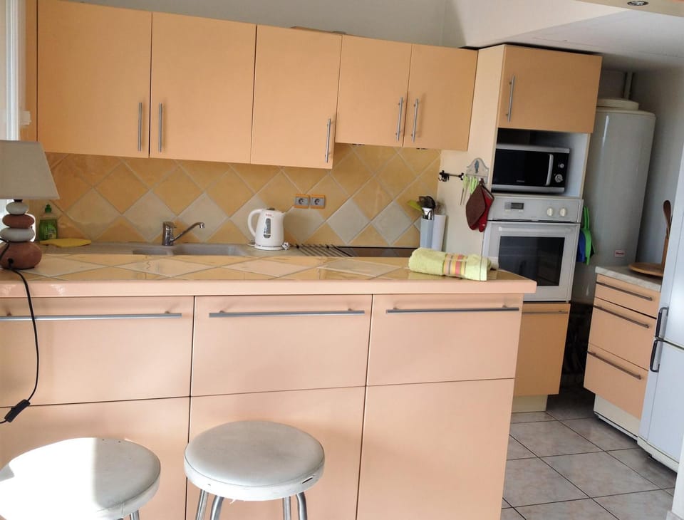 Coffee/tea facilities, View (from property/room), Balcony/Terrace, Kitchen or kitchenette