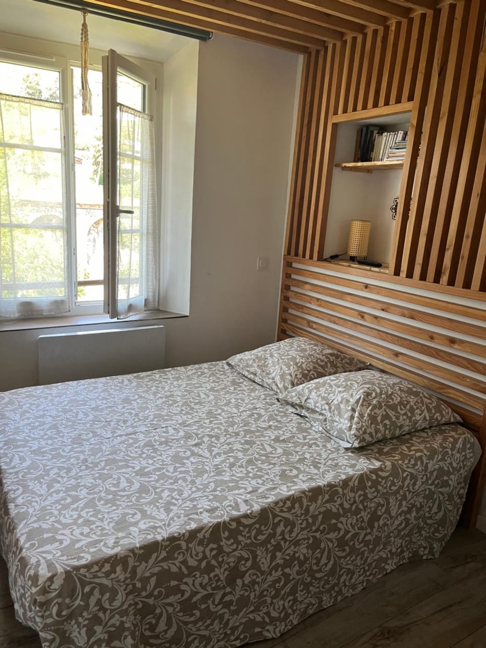 Les Glycines, charmant studio au calme dans bâtisse de Maître proche du centre ville parking gratuit Apartment in Provence-Alpes-Côte d'Azur