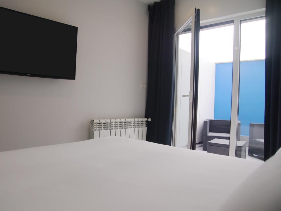 Off site, TV and multimedia, Photo of the whole room