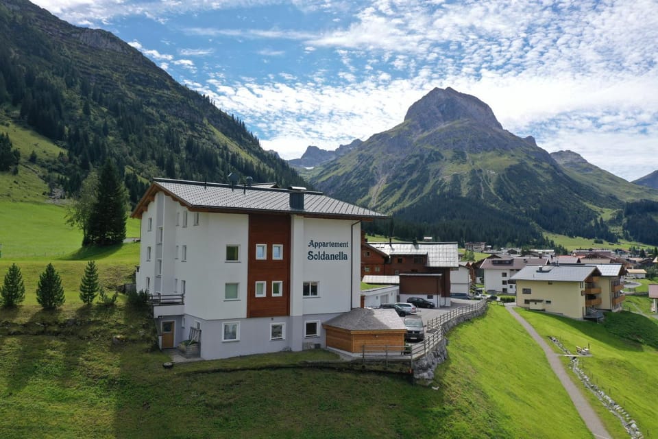 Property building, Summer, Mountain view