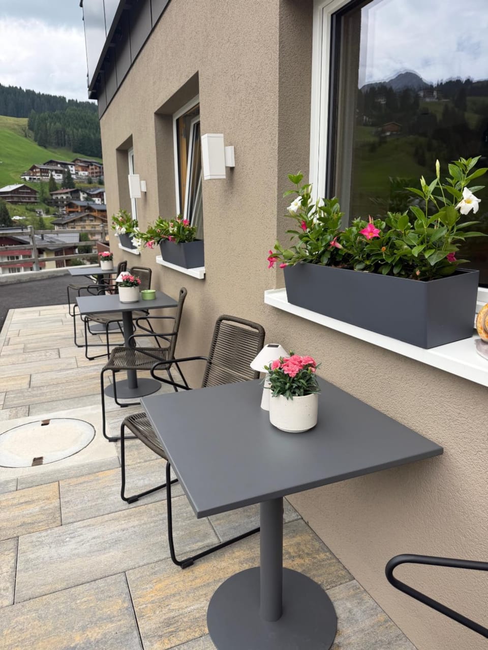 Balcony/Terrace, Seating area, Mountain view